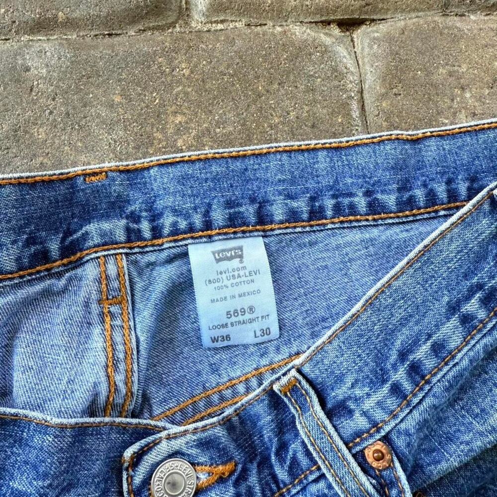Levis Jeans - Picture 3 of 4